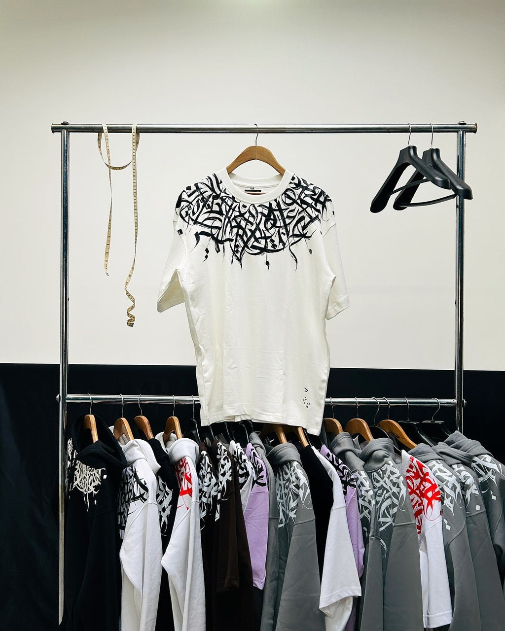 Tshirt - Regular Fit - Guldasta - A neck adorned garment