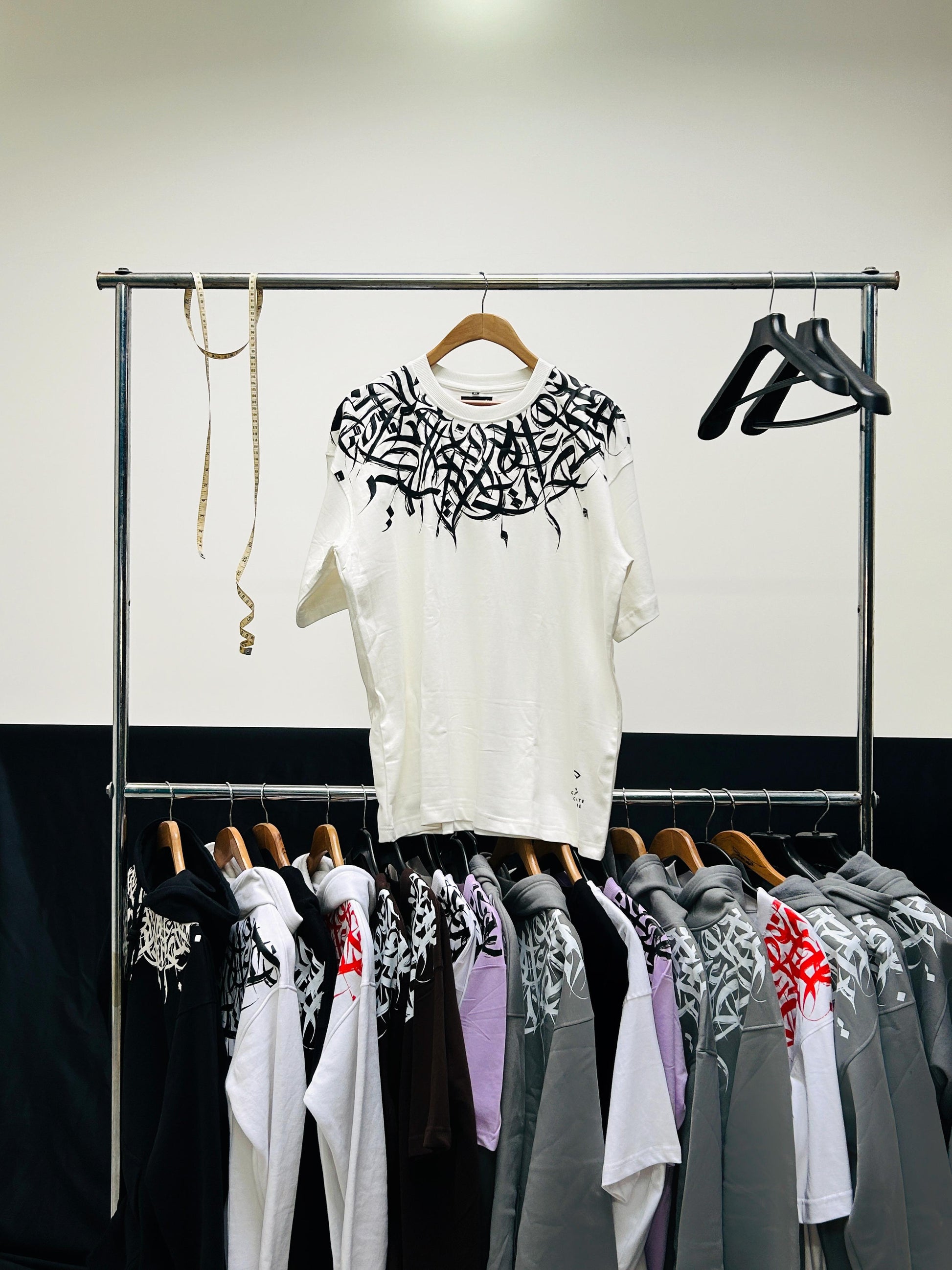 Tshirt - Regular Fit - Guldasta - A neck adorned garment